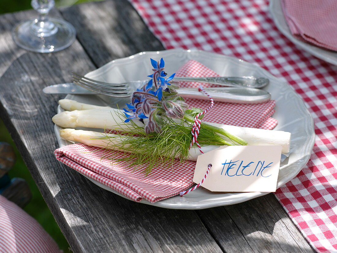 Table decoration with asparagus, radishes and borage