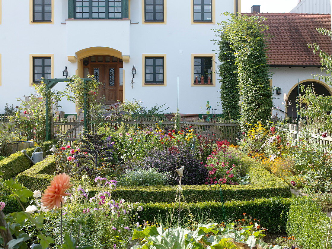 Künstlergarten : Blick vom Bauerngarten aufs Haus