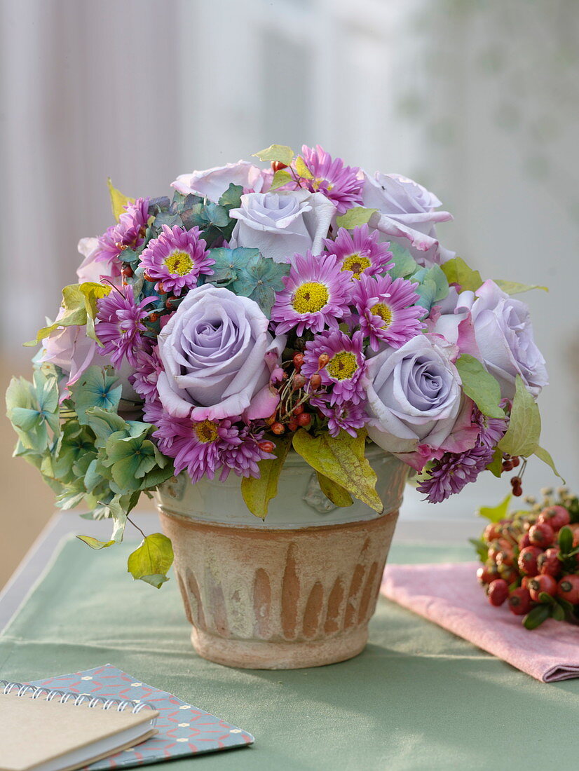 Autumnal bouquet of roses, pink (rose), chrysanthemum