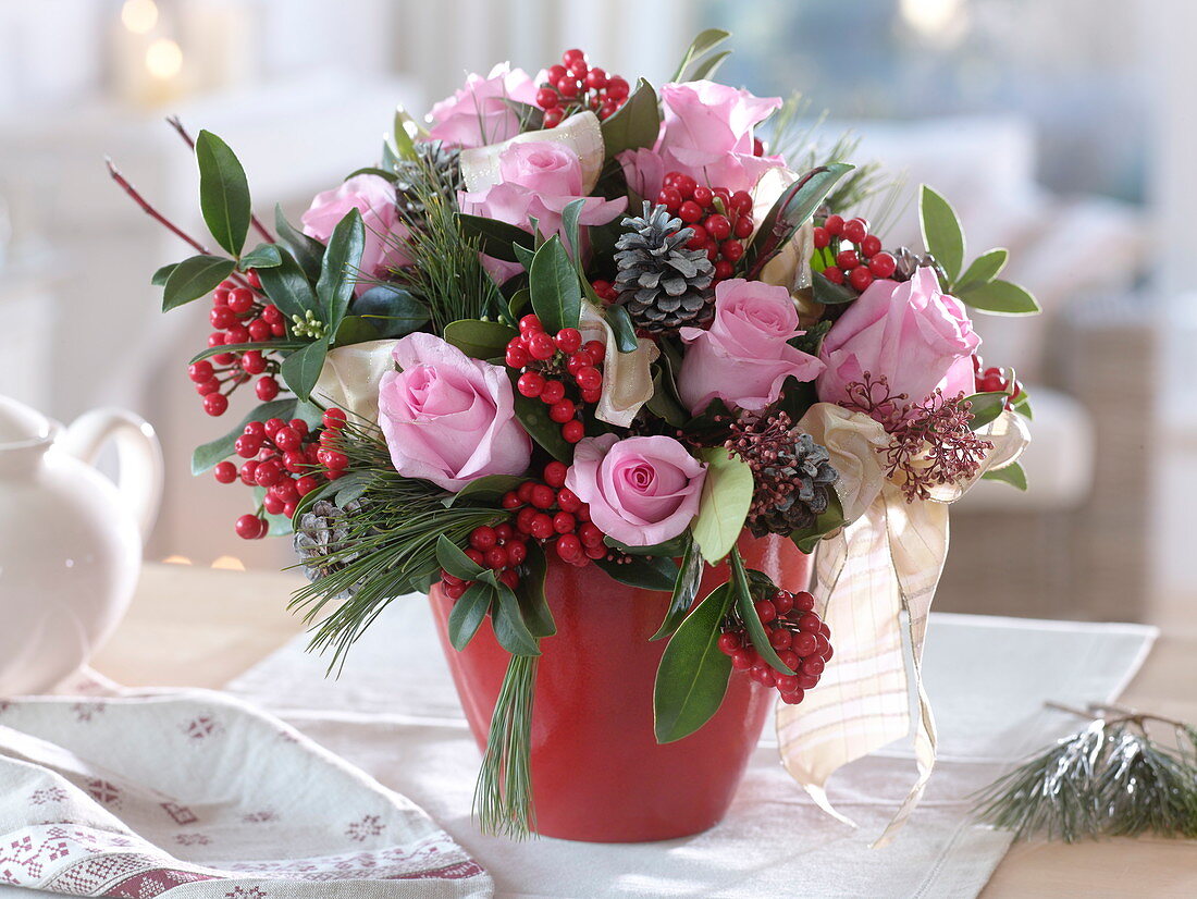 Small Christmas Bouquet, Pink (Rose), Skimmia