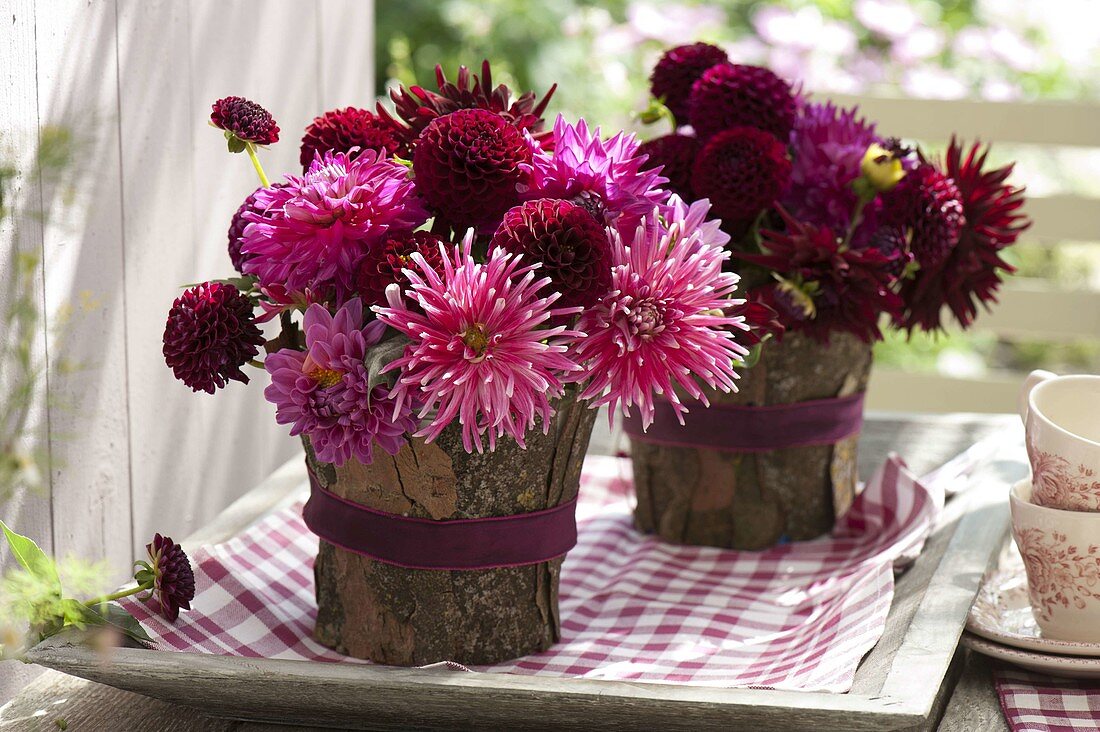 Bouquets made of dahlia in bark-clad vases