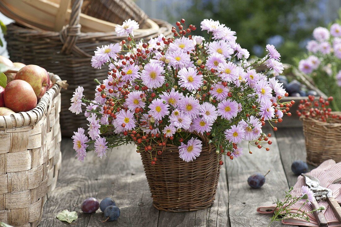 Bouquet of aster and Rose in basket vase