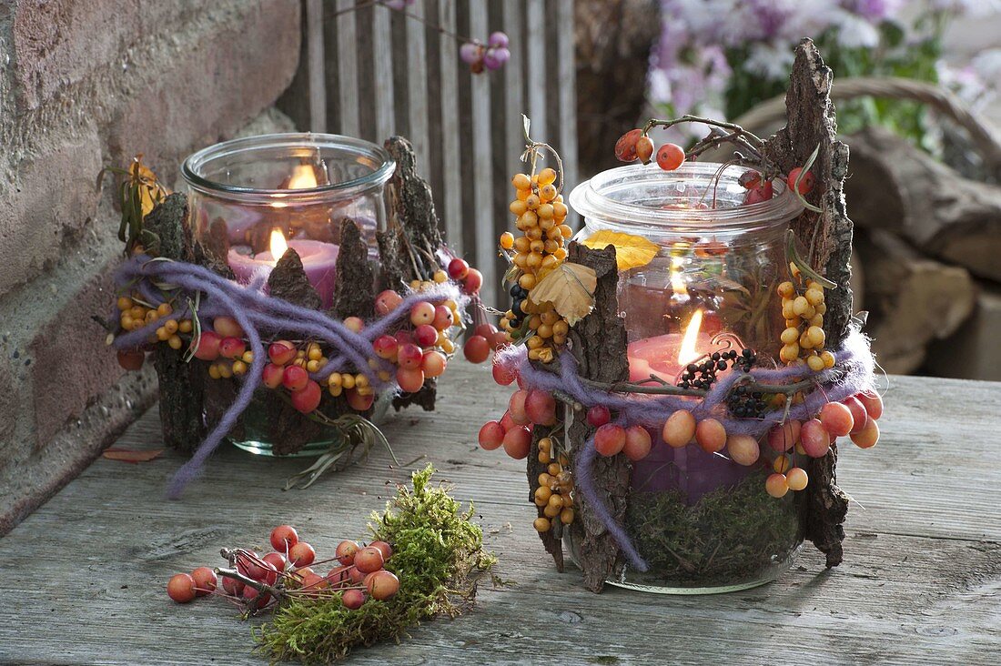 Preserving jars as lanterns, autumn decorated with bark, malus
