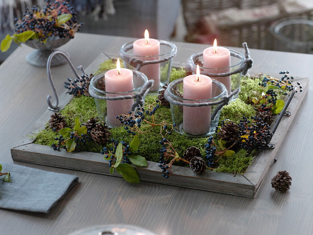Natürliche Kerzendeko oder schlichter Adventskranz mit 4 Kerzen-Gläsern