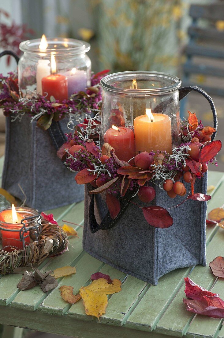 Herbstliche Filztaschen mit Kerzen in Einmachgläsern, Kränzchen aus Malus
