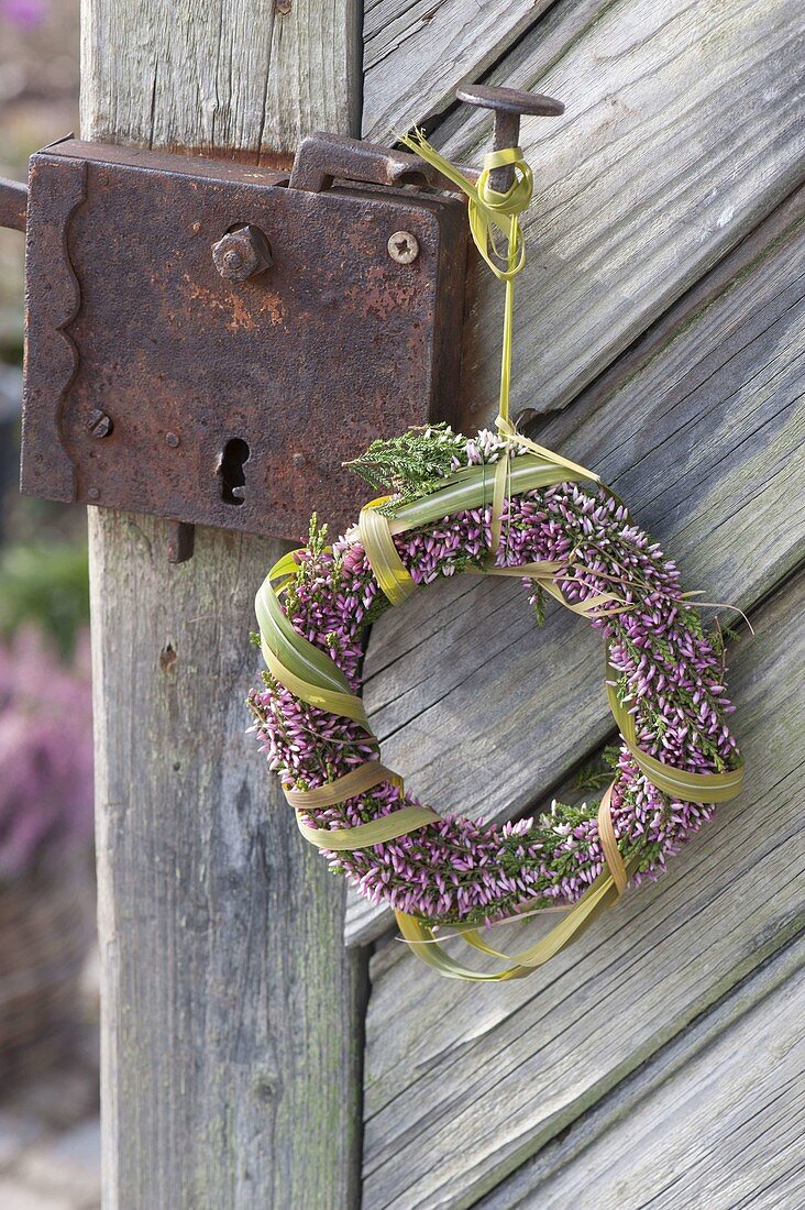 Small wreath with miscanthus as door wreath