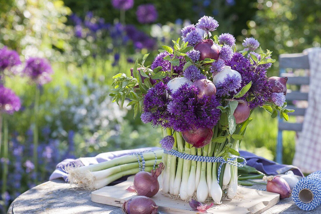 Onion bouquet with sage and oregano