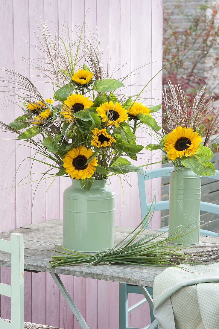 Yellow bouquets of Helianthus and Miscanthus