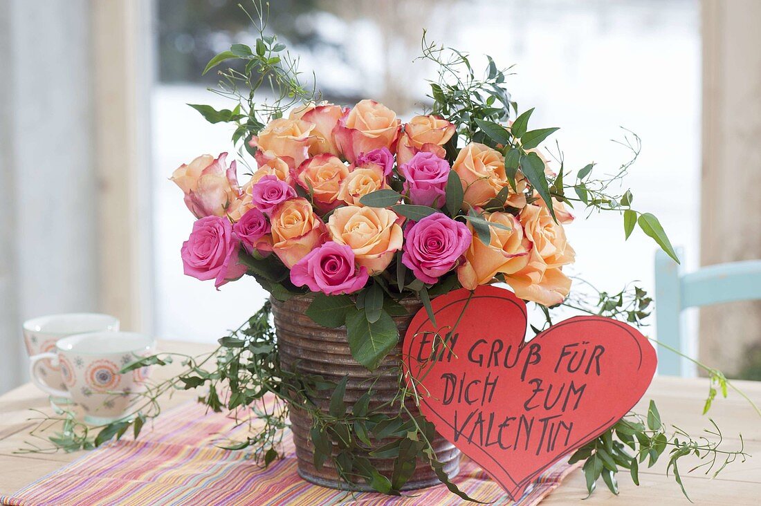 Bouquet made of pink (rose) and Jasminum polyanthum