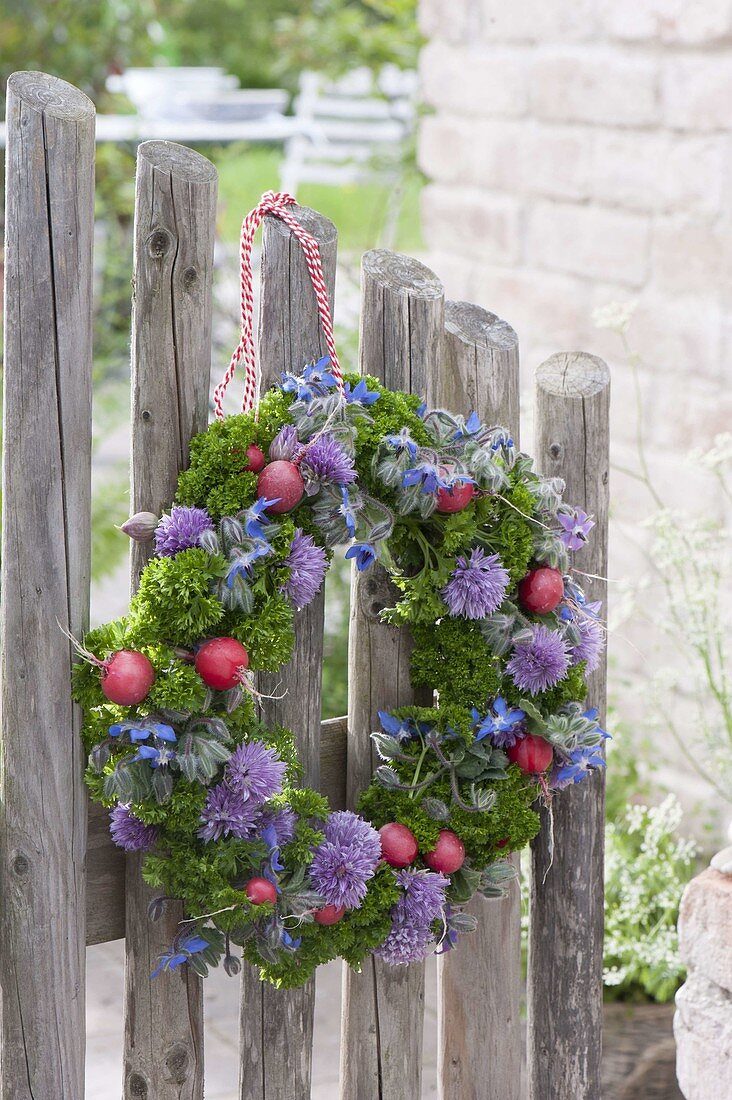 Tie herbal radish wreath