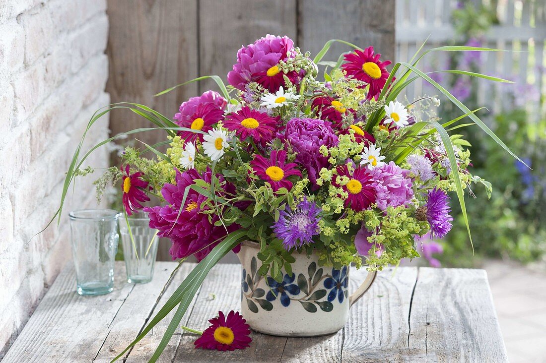 Rural bouquet in spiked pot
