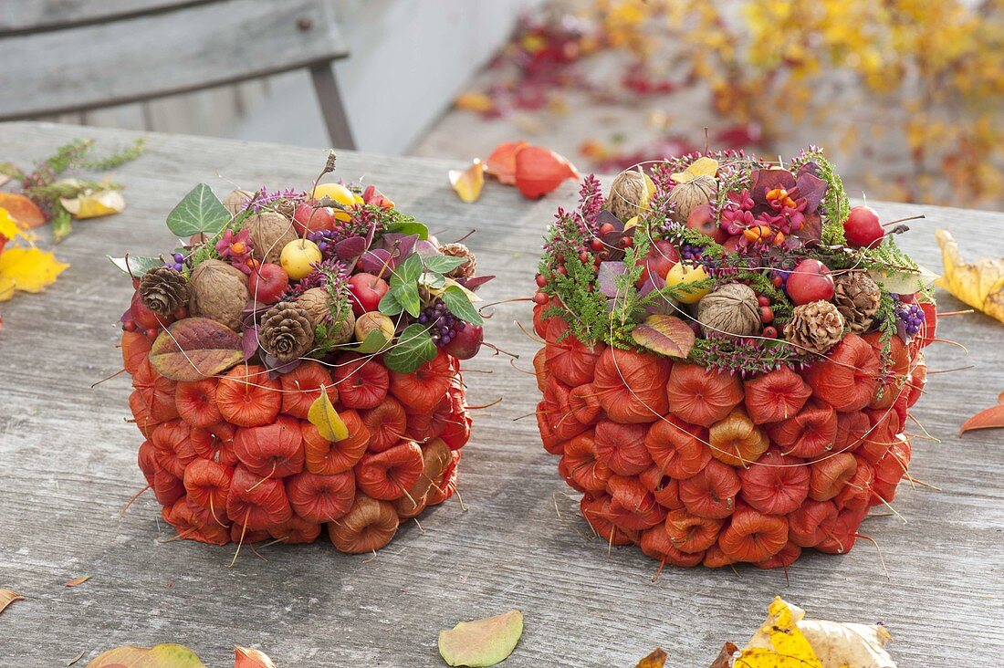 Pots stuck with lanterns as decorative containers