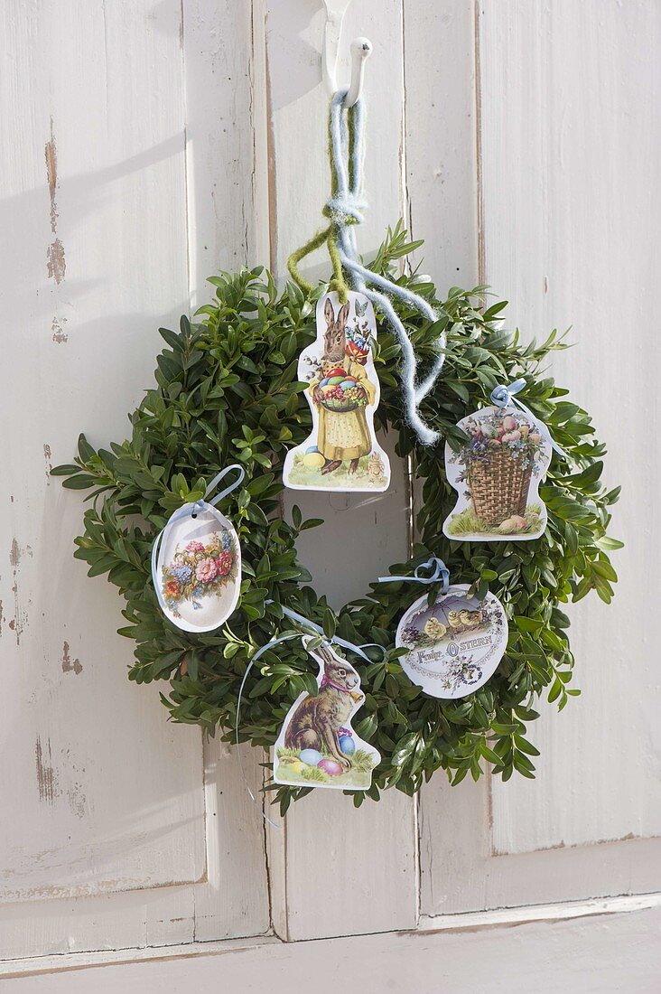 Easter wreath from Buxus (Box) with Easter wafers