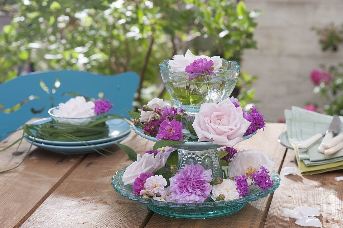 Rosa and Silene as a table decoration on a glass etagere