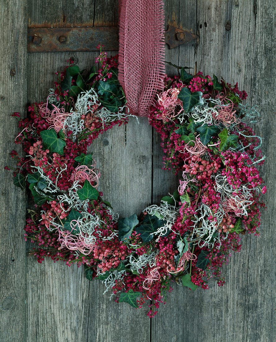 Door wreath from Erica, Hedera, pink ribbon