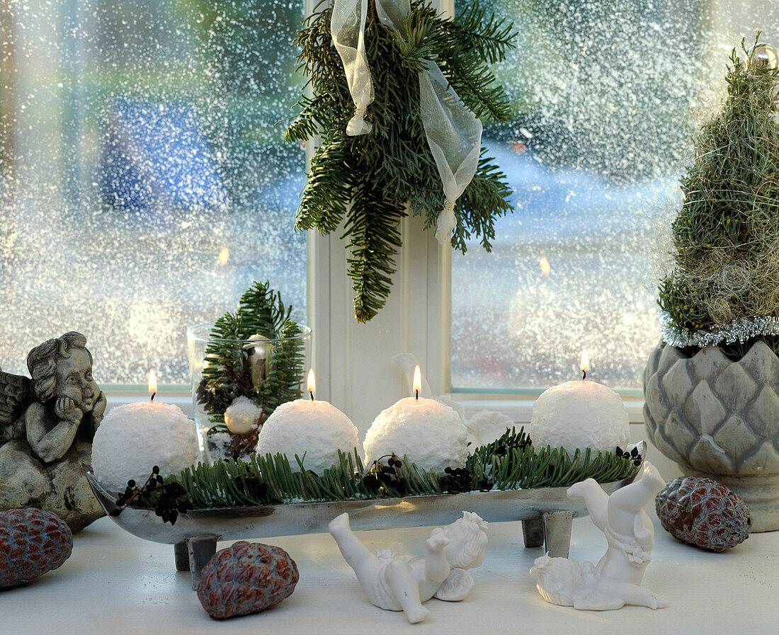 Advent arrangement on the windowsill