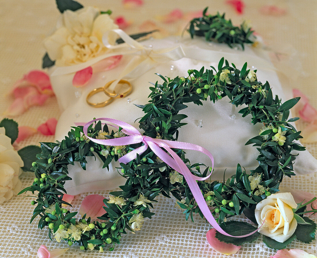Myrtus (myrtle, bridal myrtle) as a wedding rings wreath