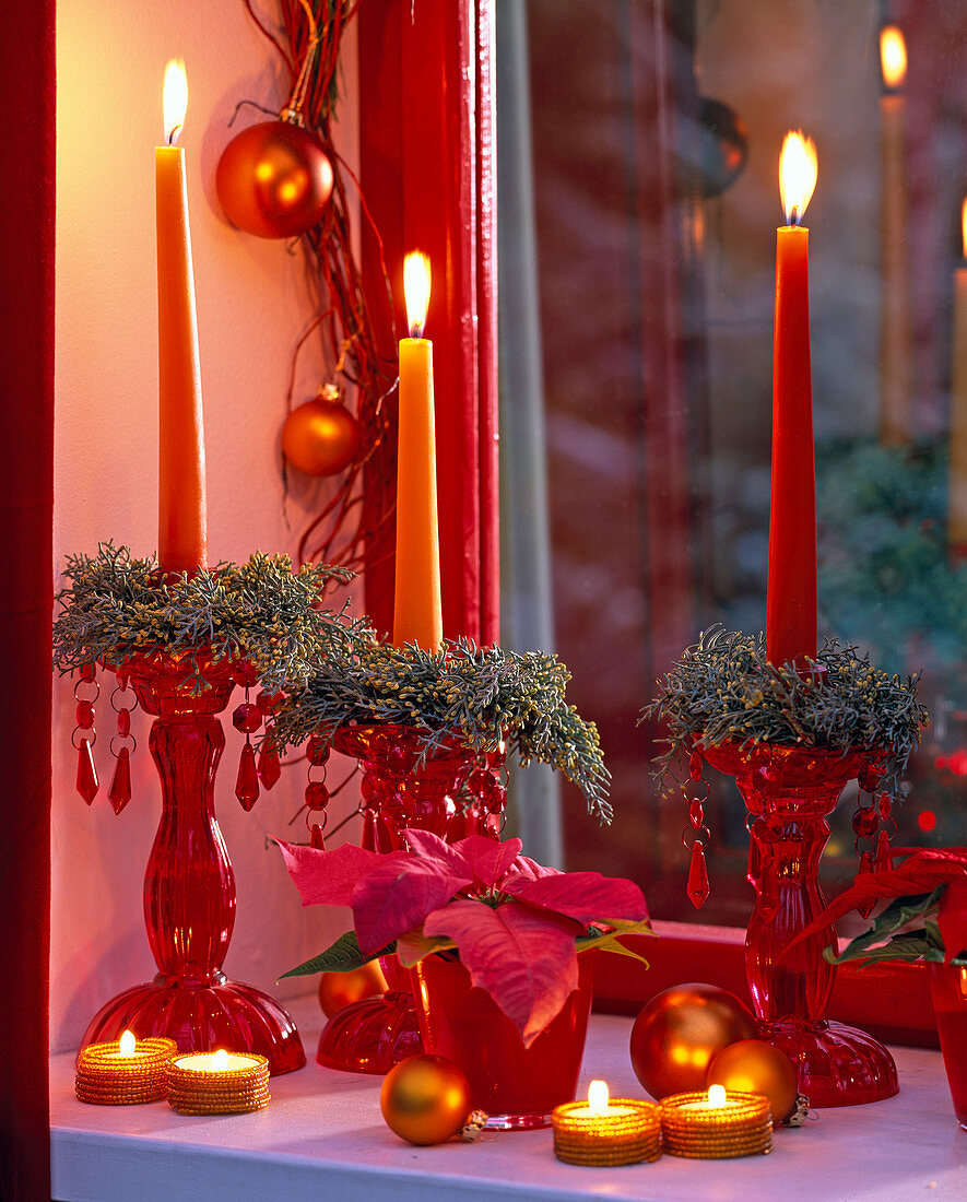 Candlestick with small Cupressus arizonica wreaths