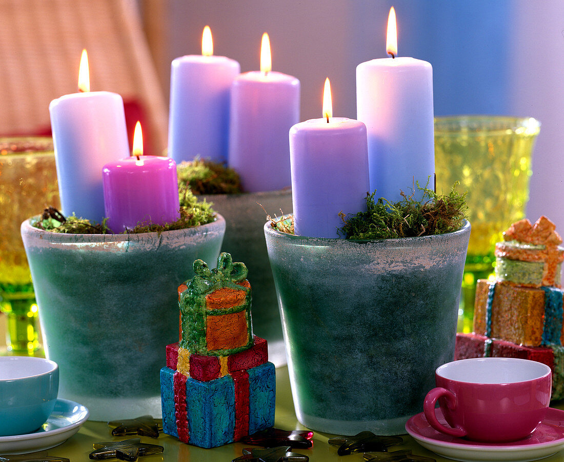 Jars filled with moss as candlesticks, gifts and glasses