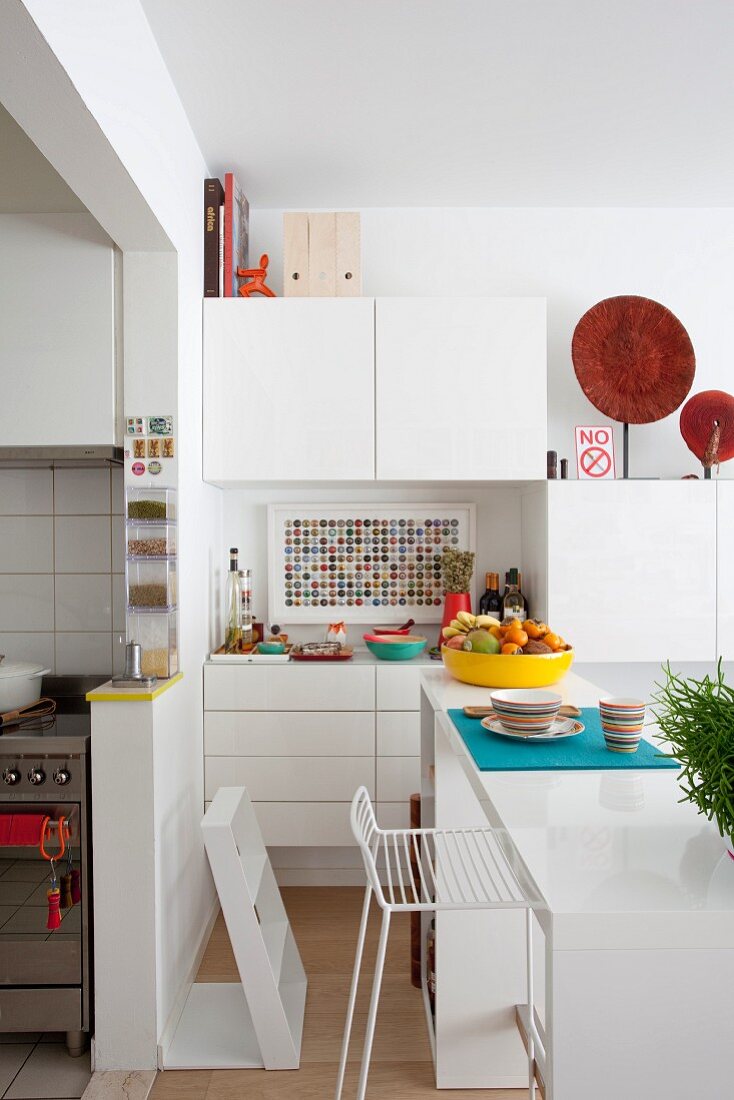 Counter and modular white elements in open-plan kitchen