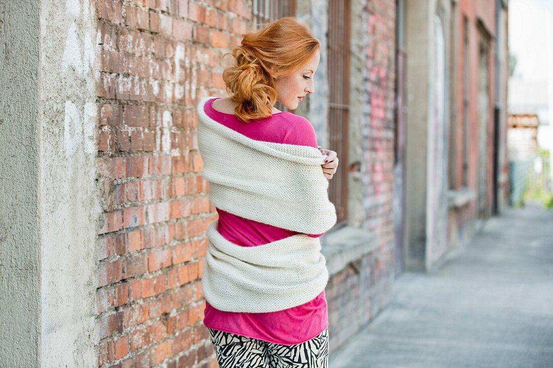 A hand-knitted bolero scarf made of merino & alpaca yarn