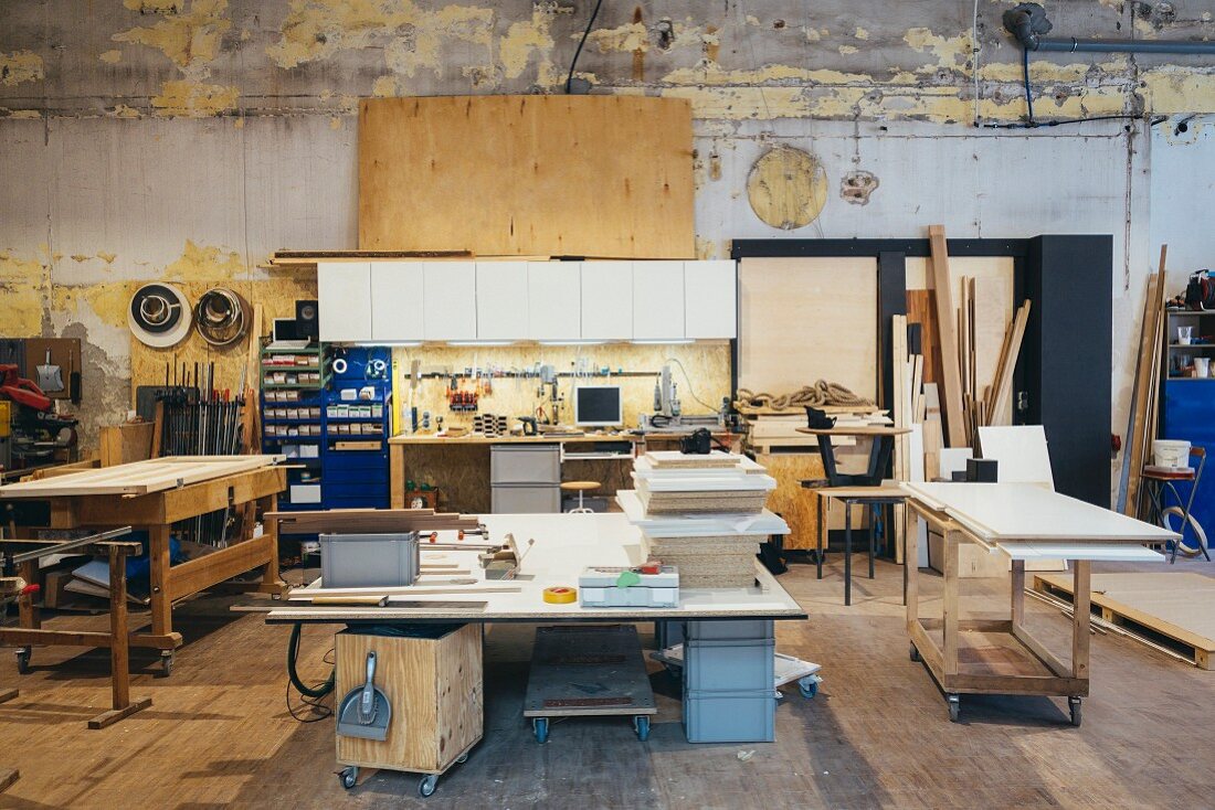 Eine Tischler-Werkstatt mit Werkbank