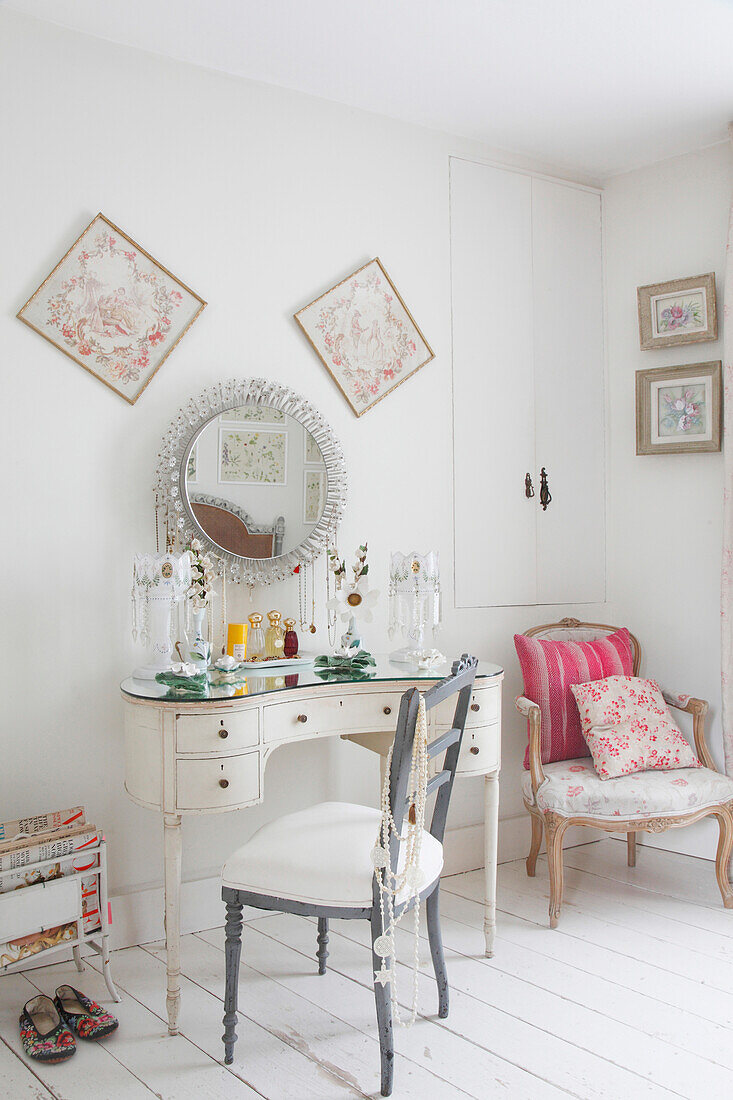 Kidney-shaped vintage dressing table