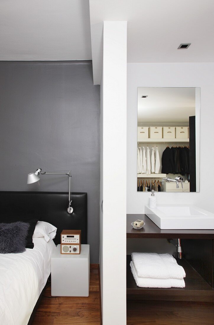 Grey wall and ensuite bathroom in bedroom