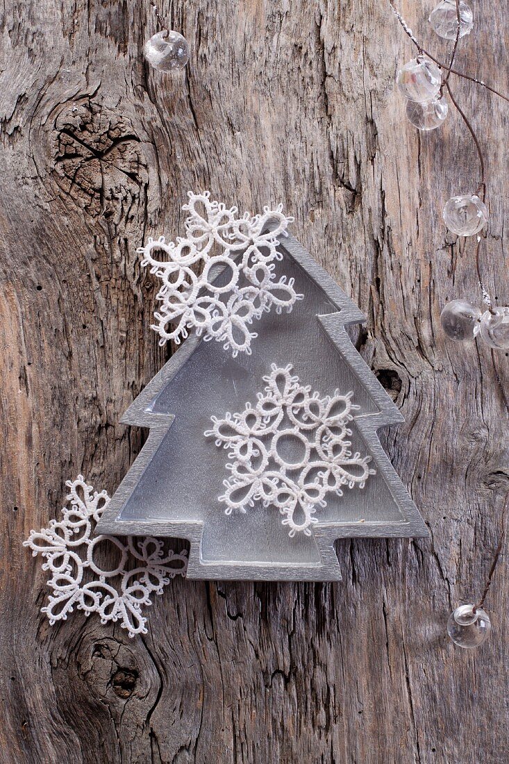 Lace snowflake decorations