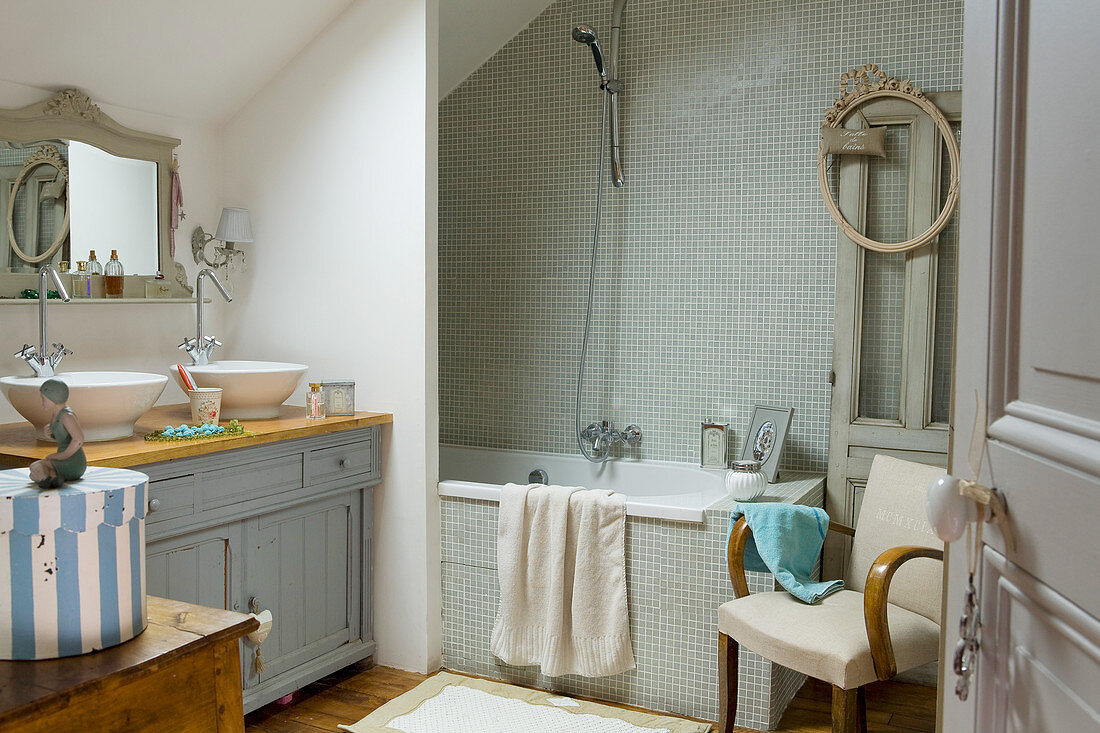 Vintage-style bathroom in shades of blue and grey