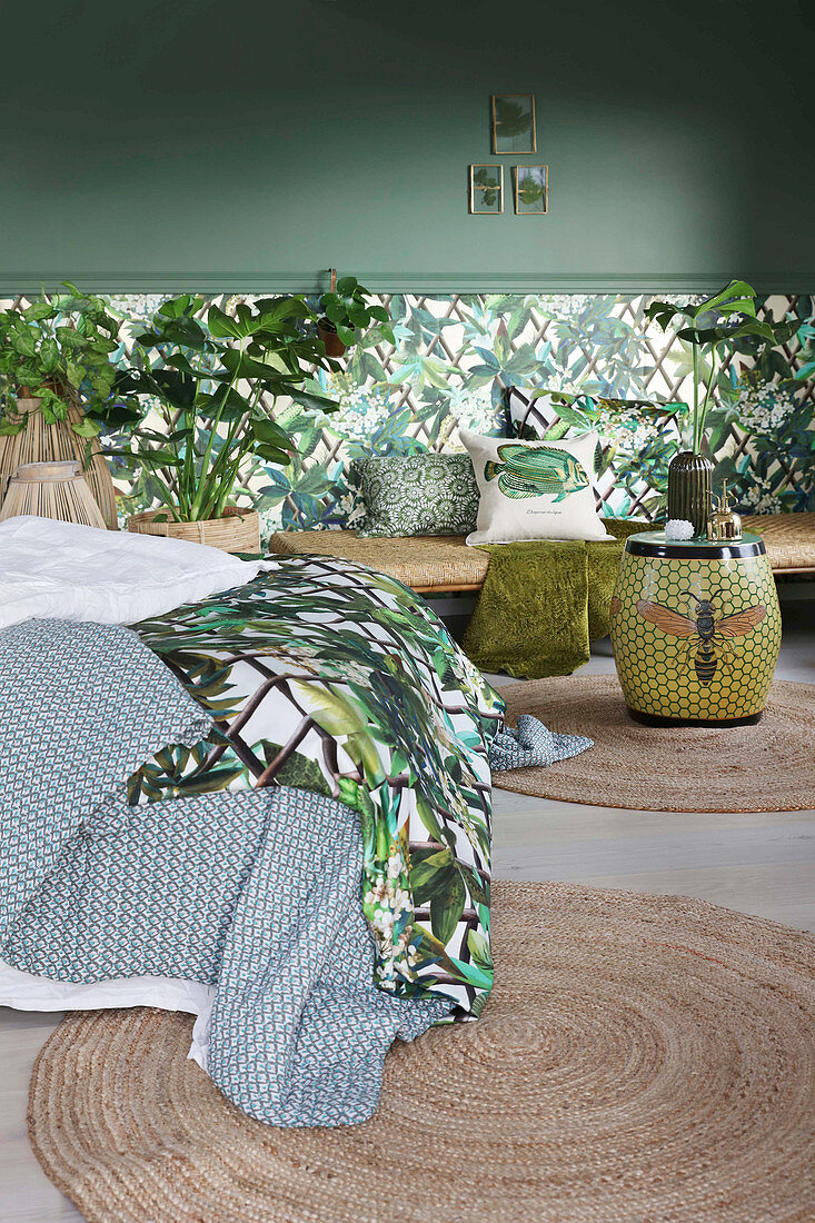 Schlafzimmer in Grün mit Blattmotiven