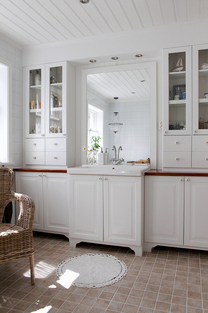 White country-house-style bathroom cabinets