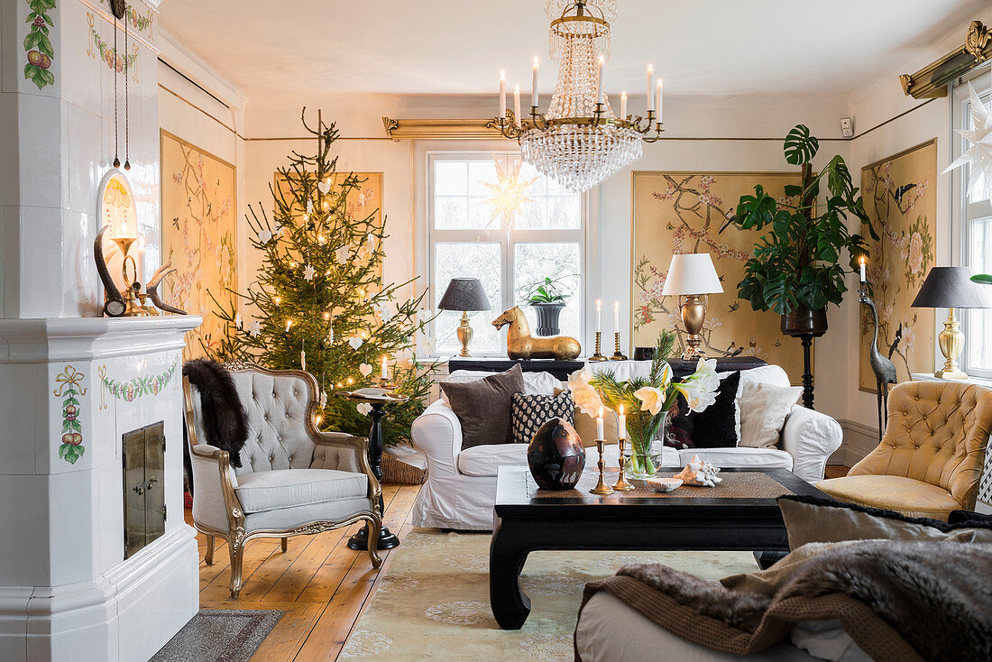 Cosy Christmas decorations in classic living room