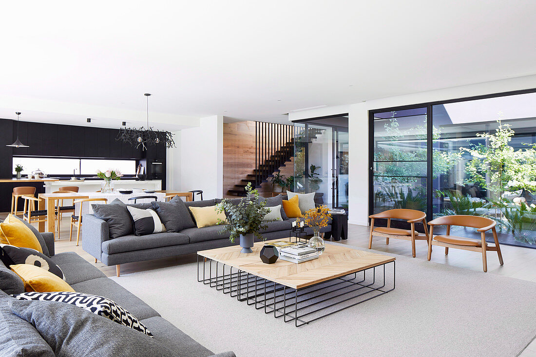 Modern open living room with window front to the courtyard