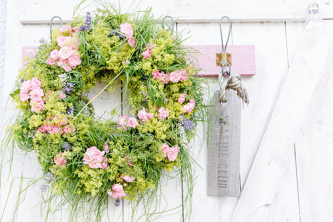 Wreath Of Roses, Lady's Mantle, Lavender And Grasses