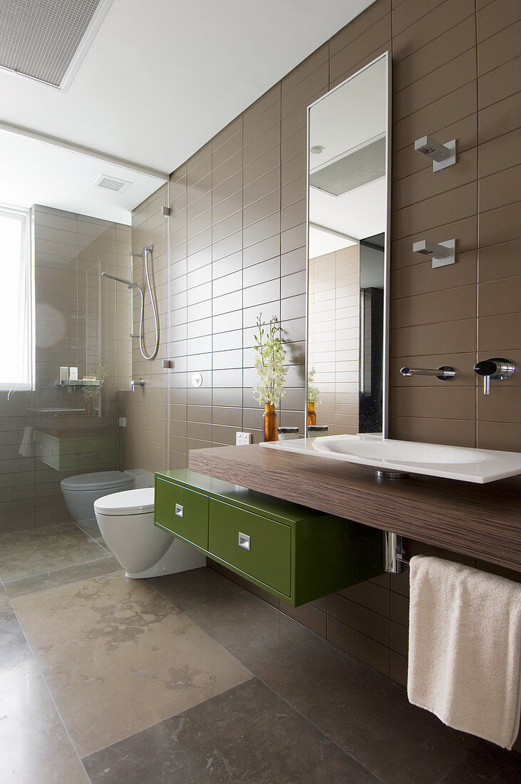Modernes Badezimmer in Brauntönen