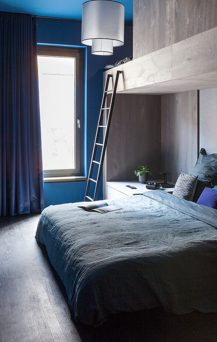 Modernes Etagenbett aus Beton im Schlafzimmer in Blau und Grau