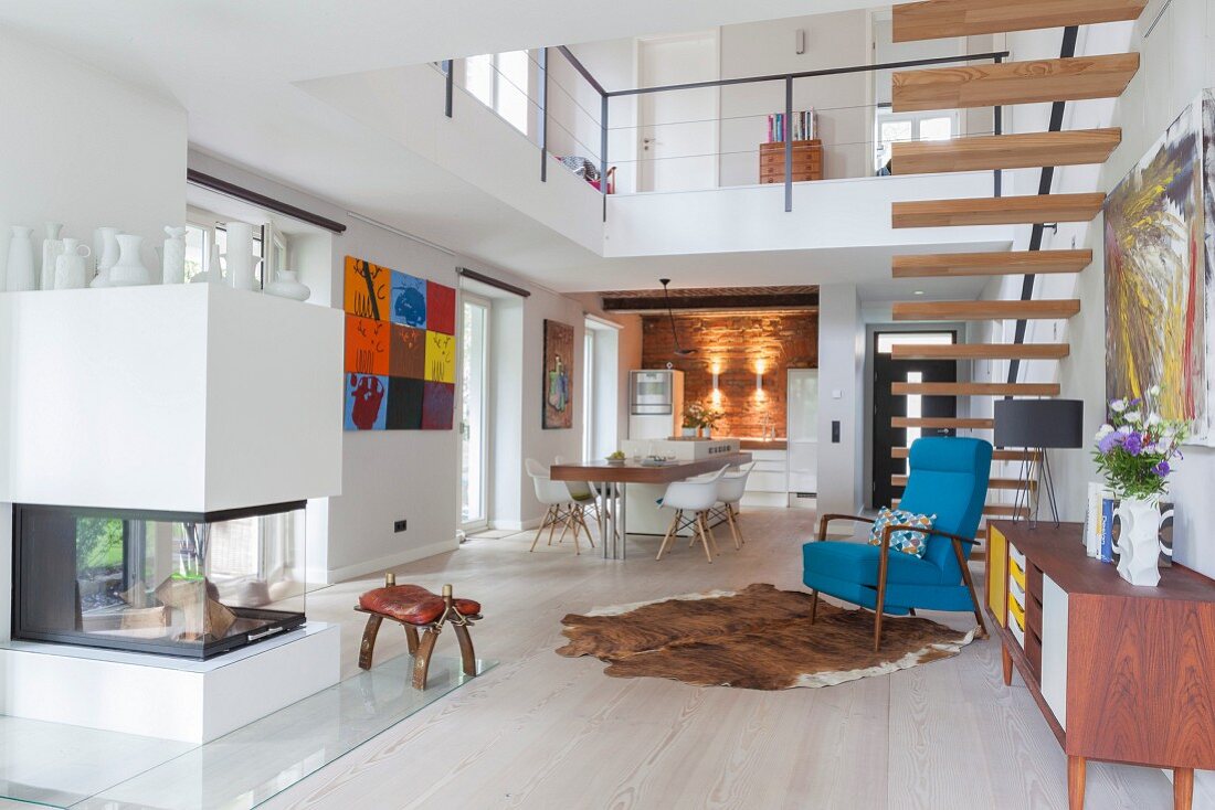 Cantilever staircase in bright open-plan interior