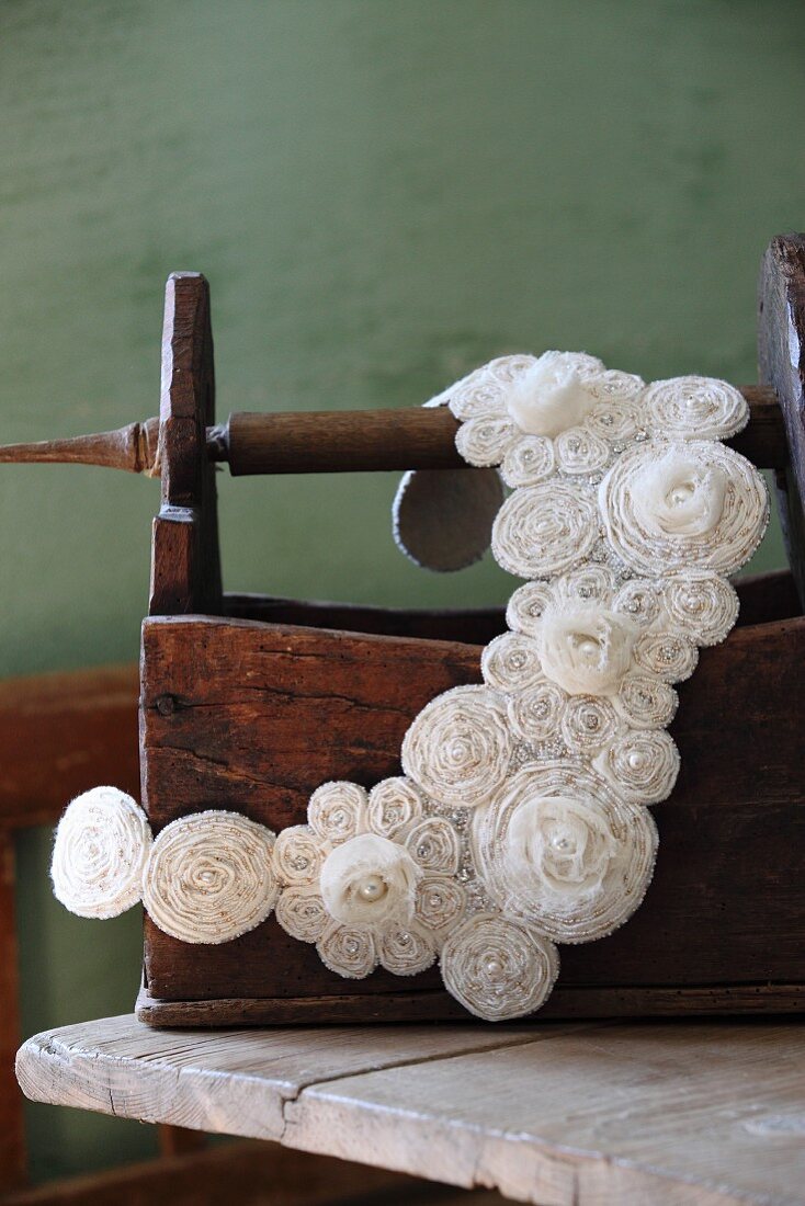 Collar of white rosettes embroidered with seed beads