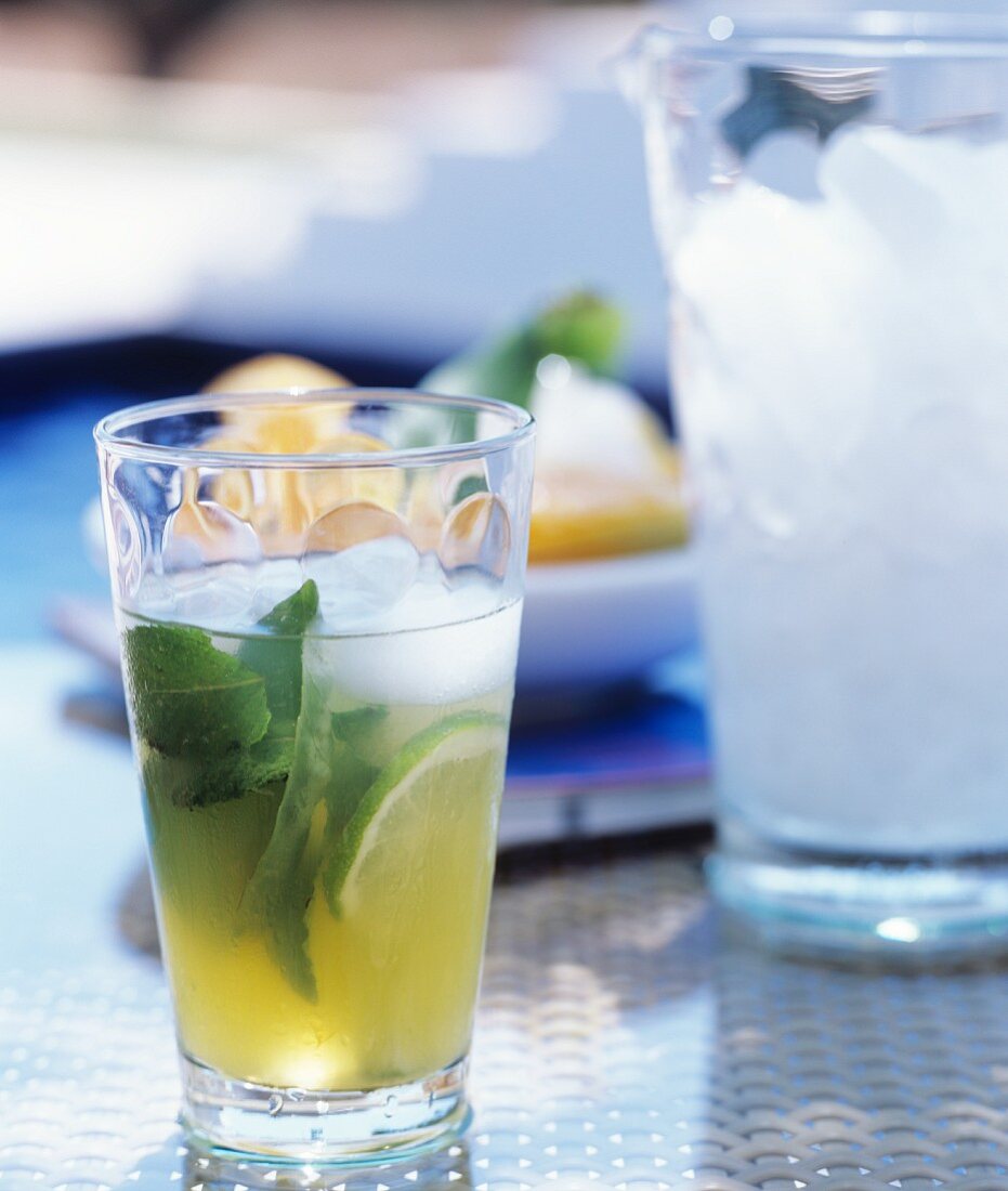 Refreshing drink with lime and mint