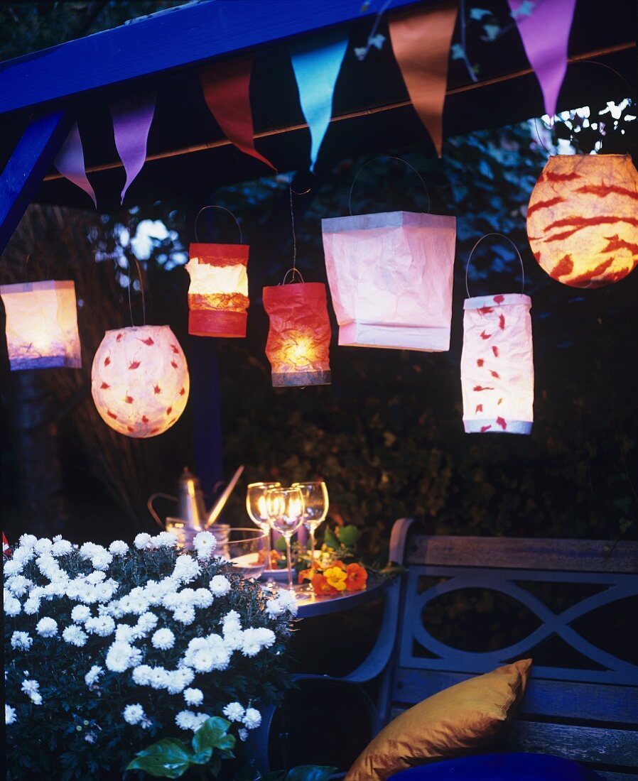 Atmospheric garden decorations: Bunting and various paper lanterns
