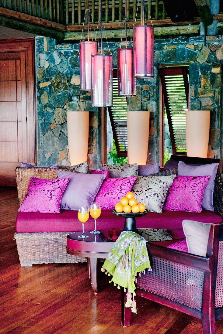 Lounge in modern Colonial style with hot-pink accents