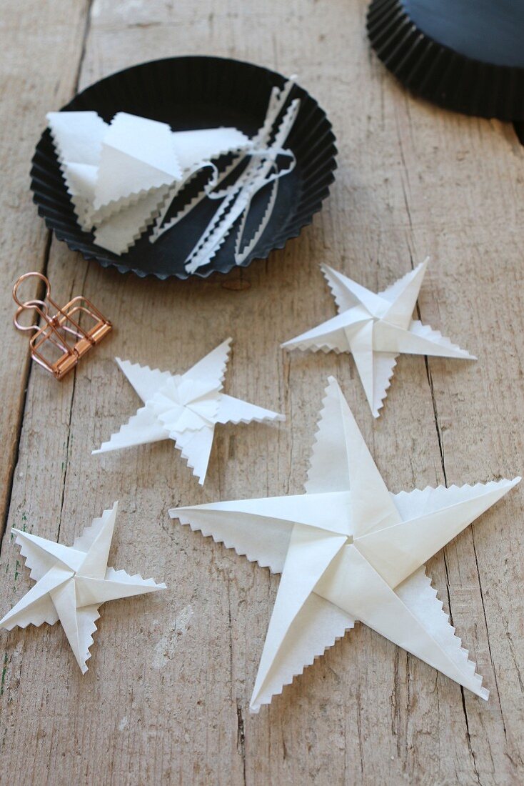 Folded white paper stars with zig-zag edges