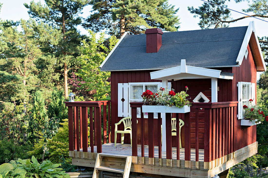 Swedish summer house in garden
