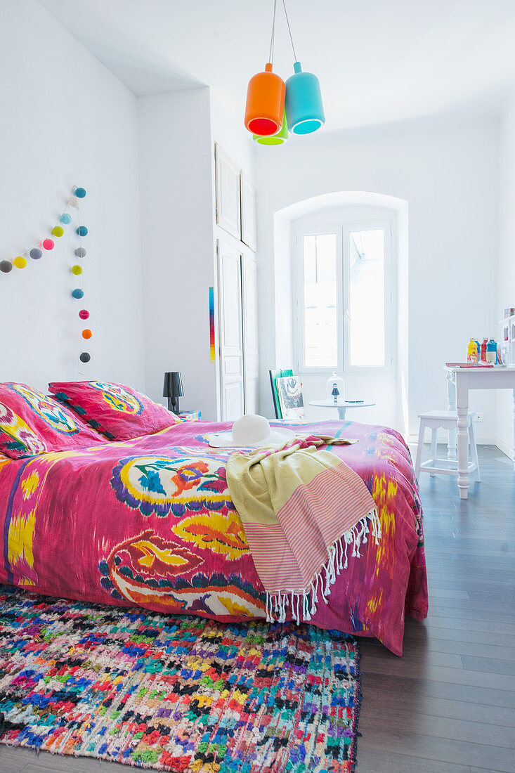 Accessories in bold bright colours in white bedroom