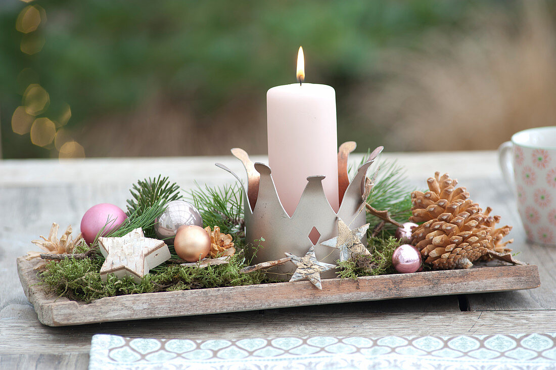 Advent decoration on wooden board crown as a candle holder, stars made of birch bark