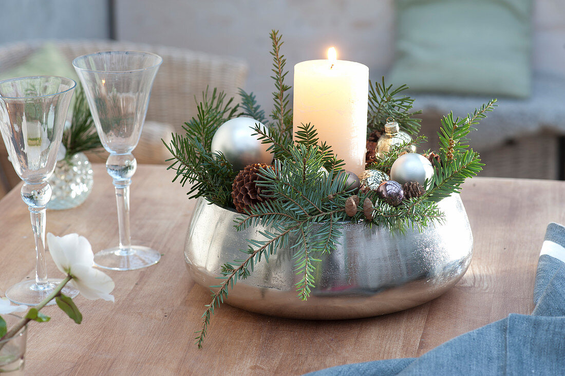 Candle arrangement in silver bowl-white candle, silver Christmas tree balls