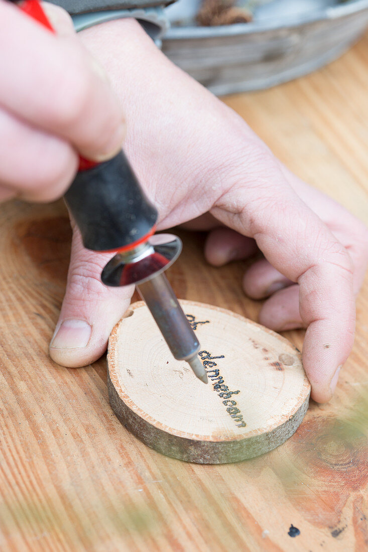 Making Christmas decoration from a wooden disc