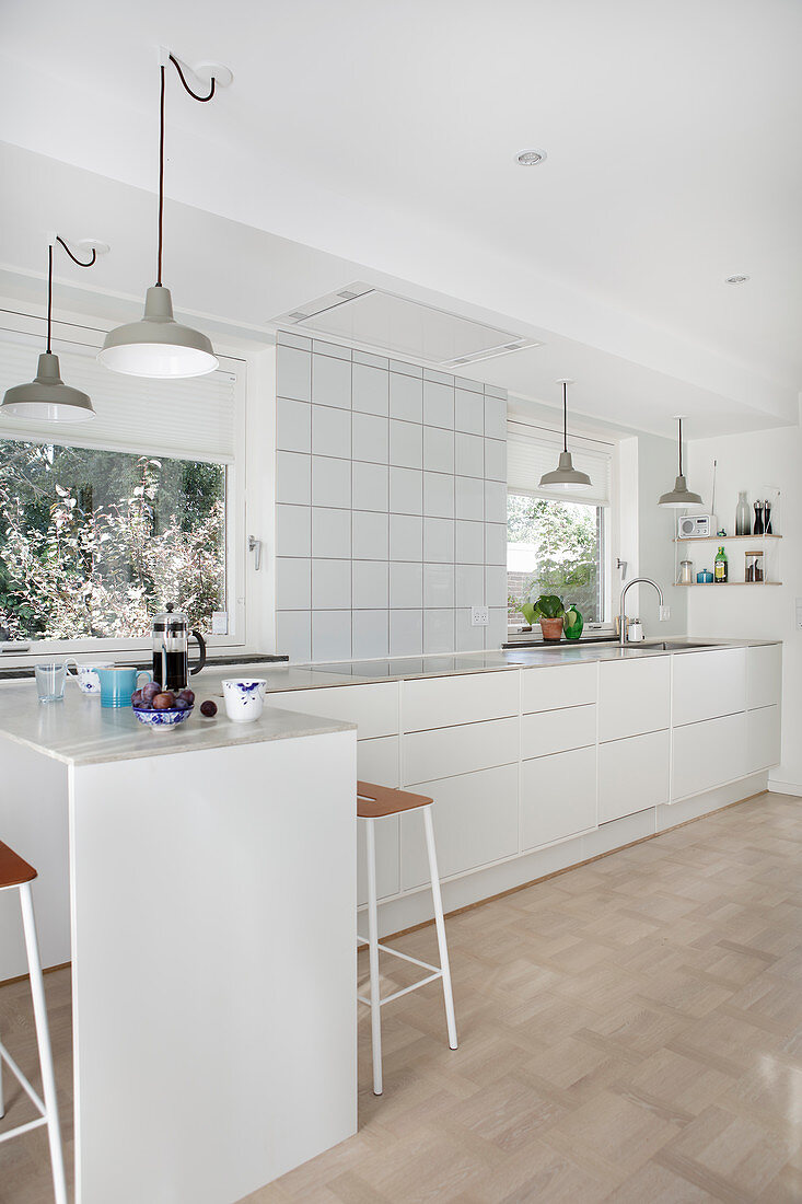 Minimalist kitchen entirely in white without wall units