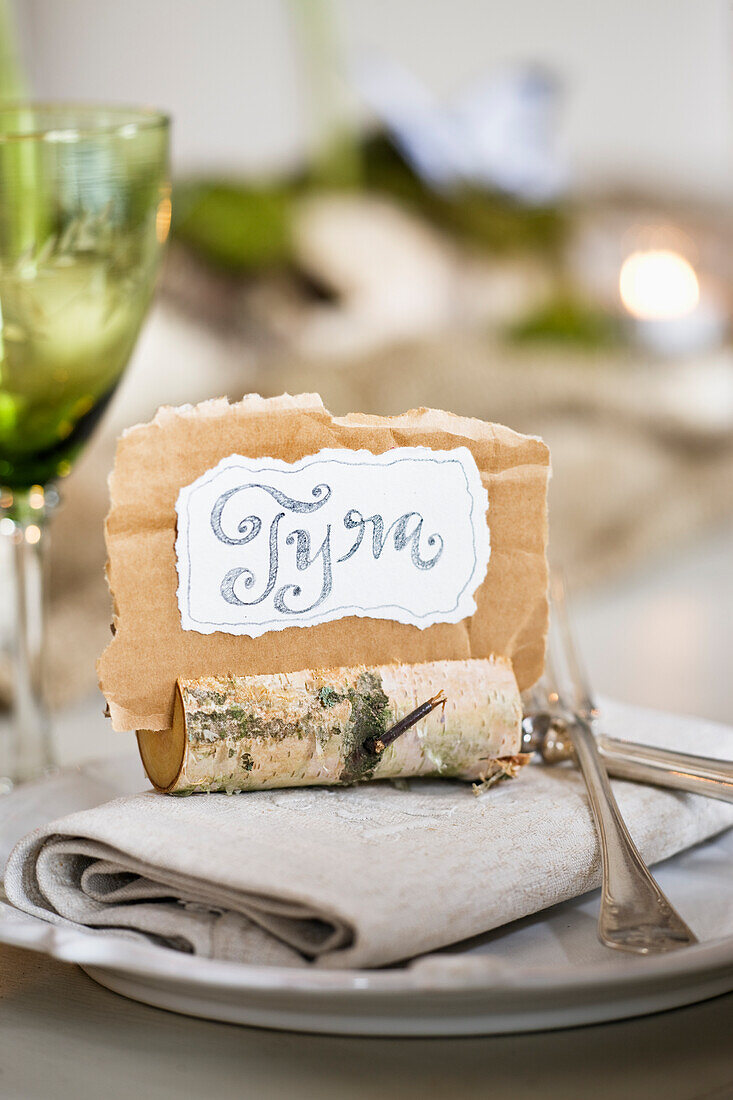 DIY table place cards made from birch bark